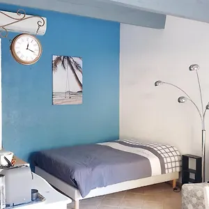 33 M2 Au Calme Proche Hyeres , La Crau France